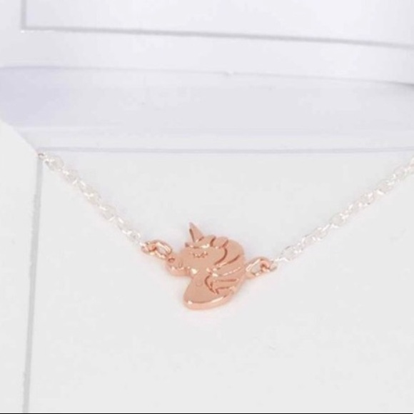 😳4 Separate necklaces for one price 😳NWT in Box - Picture 4 of 7